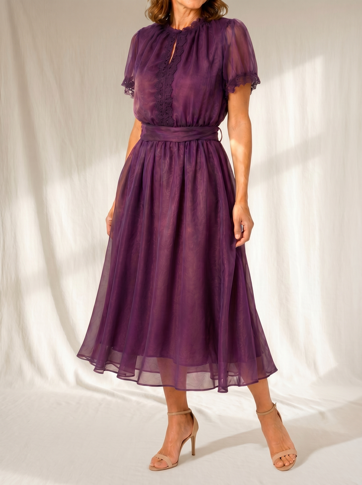 Flavia | Robe avec Décolleté en Goutte et Bord en Dentelle Chiffon